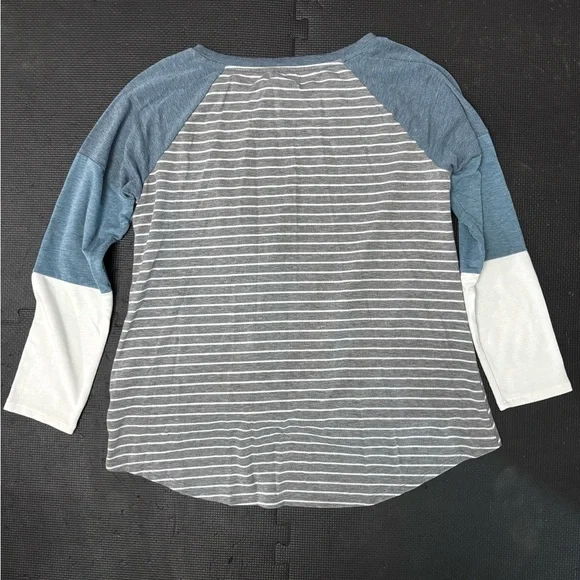 Maurices Gray and White Raglan 3/4 Sleeve Tee - Picture 4 of 8